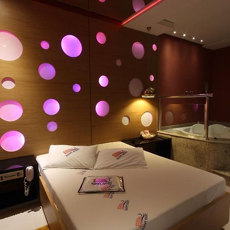 Hotel Happy Night (Adults Only) Cotia  Zewnętrze zdjęcie